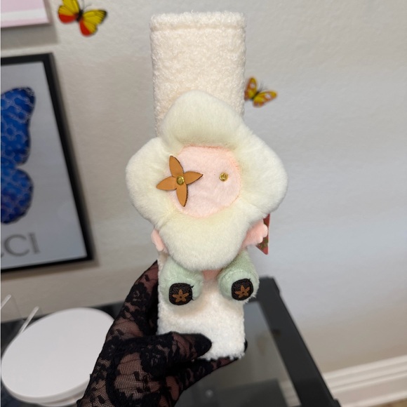 Accessories - Cute Plush Flower Decor Seat Belt Cover new